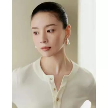 Серьги Dong Jie того же стиля - легкие, роскошные и крупные + геометрические преувеличенные серьги, гладкая текстура, полые большие серьги-гвоздики золотой