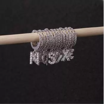 Серьги Джокер с цирконием, начальная пряжка для ушей, серьги для пирсинга для женщин, 1 шт., 26 букв, модные креативные аксессуары O серебряный