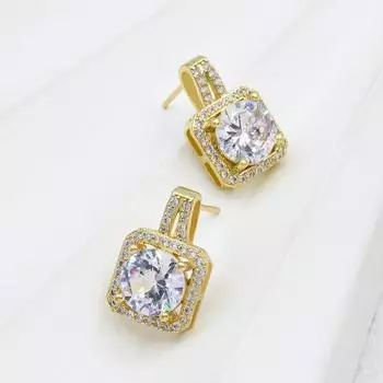 Серьги French Light Luxury Zircon. Милые и высококачественные серьги для женщин. Модные и универсальные серьги с эффектом выцветания.
