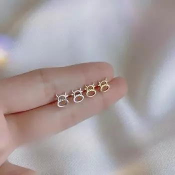 Серьги года Быка зодиака Женские простые и компактные серьги в форме тельца Серьги в этом году серебряный