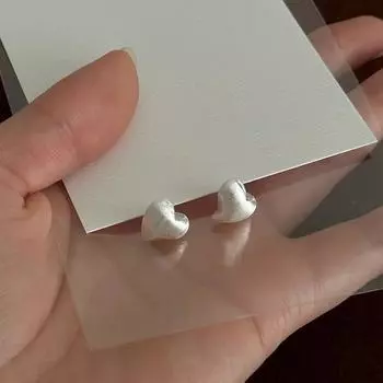 Серьги-гвоздики Brushed Love, женские простые серьги Niche Design Sense Mini Matte Heart