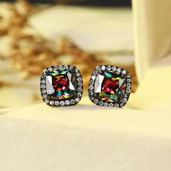 Медные серьги-гвоздики в виде квадрата из стекла. Семь цветовых расцветок, огранка из мелких камней чёрный