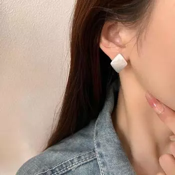 Серьги-гвоздики Ins Style Square Brushed Ear Buckle в корейском стиле с бриллиантами в холодном стиле