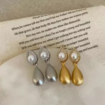 Серьги-гвоздики из матового металла с каплями воды и жемчугом для женщин, нишевый дизайн, уникальная индивидуальность, тонкие дорожные, универсальные серьги, серьги