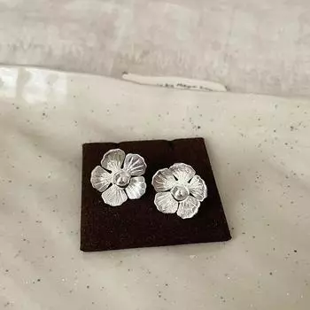 Серьги-гвоздики из металла с текстурой холодного ветра и цветком, женская простота, высокое чувство, легкость, роскошь, мода, темперамент, универсальные серьги