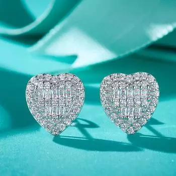 Серьги-гвоздики из платины и серебра 925 пробы с муассанитом в форме сердца белый