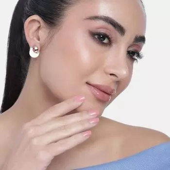 Серьги-гвоздики из розового золота с белой эмалью