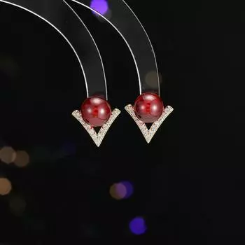 Серьги-гвоздики из серебра 925 пробы с гранатом, простые, для женщин, которые ездят на работу, изящные и маленькие, чтобы спать, не снимая серьги в виде буквы V