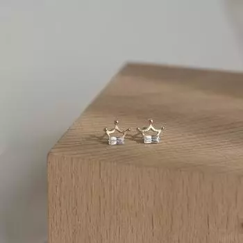 Серьги-гвоздики из стерлингового серебра 925 пробы с простой инкрустацией кристаллами в форме короны, женские изысканные маленькие ювелирные изделия с покрытием из 14-каратного золота золотой