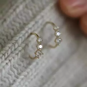 Серьги-гвоздики из стерлингового серебра 925 пробы с золотым покрытием, женские, с тремя градиентными цирконами, изысканная имитация, серьги с микроинкрустацией, изысканные дикие серьги 925