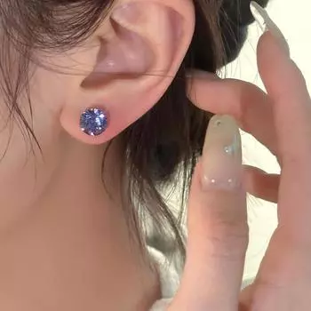 Серьги-гвоздики из стерлингового серебра 925 пробы с крупными цирконами, женские, нишевые, дизайн, высококачественные, универсальные, яркие серьги, летняя, новая мода A pair of 925 silver