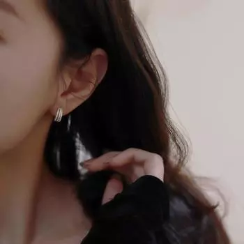 Серьги-гвоздики из стерлингового серебра S925 с полукруглыми блестящими бриллиантами для женщин в японском стиле, мягкая роскошь, нишевый дизайн, универсальные серьги 925