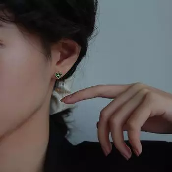 Серьги-гвоздики из стерлингового серебра S925 с изумрудами для женщин, необычный дизайн, элегантные универсальные серьги с геометрическими квадратными бриллиантами 925