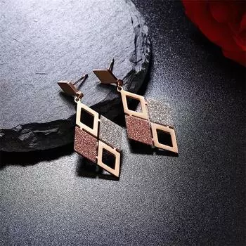 Серьги-гвоздики из титановой стали с блестящей полой подвеской в форме ромба розового золота