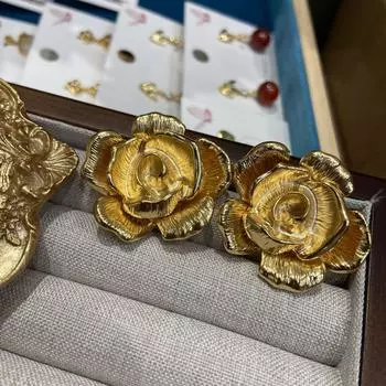 Серьги-гвоздики из золота Xiaoxiangfengsu, серьги-гвоздики в форме розы с трехмерной гравировкой, глянцевые серьги из чистого медного золота с матовым покрытием