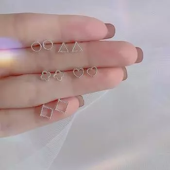 Серьги-гвоздики Love с четырьмя листочками клевера для женщин, нишевый дизайн, простые и маленькие серьги Temperament, отверстия для ушей