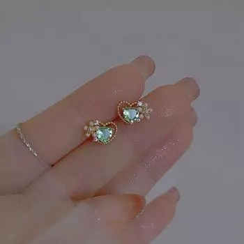 Серьги-гвоздики Love женские легкие роскошные темпераментные феи порхающие девушки полые серьги-сердечки маленькие серьги