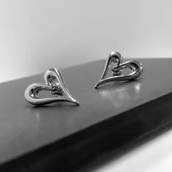 Серьги-гвоздики Love, женские, летние, нишевый дизайн, порт-стиль, серебряные, изысканные, в форме сердца, новые модные украшения для ушей