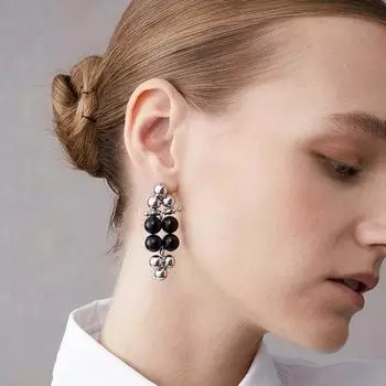 Серьги-гвоздики Niche Retro Heavy Industry с бусинами, женские модные универсальные серьги для поездок на работу, холодный стиль, высококачественные серьги чёрный