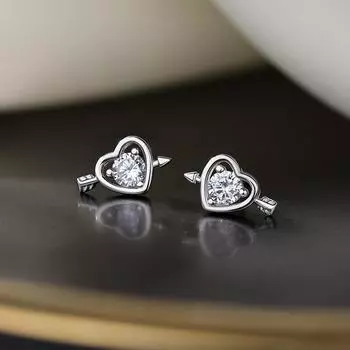 Серьги-гвоздики «Одна стрела сквозь сердце» для женщин Ins Light Luxury Niche Design Sense of Love Earrings