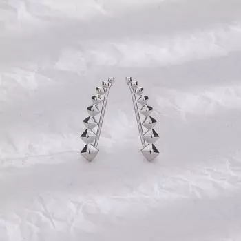 Серьги-гвоздики Простой темперамент Древнее золото Легкая роскошь Змеиная дорожка для уха Дизайн личности Бриллиантовые серьги Девушка