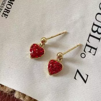 Серьги-гвоздики Red Love, изысканные маленькие серьги, чувство дизайна, серьги-гвоздики, модные серьги для поездок на работу, простые и универсальные серьги, серебряные иглы. красный