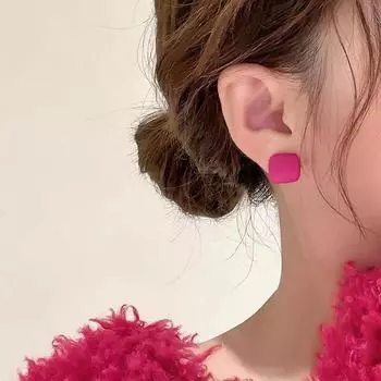 Серьги-гвоздики с белой розой и красными вставками, темперамент, высококачественные серьги, уникальная ниша, универсальные маленькие серьги-гвоздики, женские розы красного