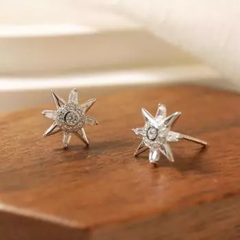Серьги-гвоздики с бриллиантами в форме восьмиконечной звезды для женщин. Модные универсальные и изысканные серьги для лучших подруг и девушек в качестве подарка.