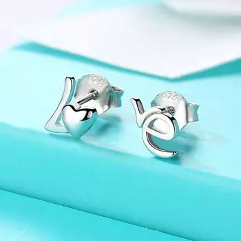 Серьги-гвоздики с буквами для женщин, минималистичные, английская любовь, асимметричные, гладкие, украшения для ушей, корейская версия, аксессуары для нишевого дизайна