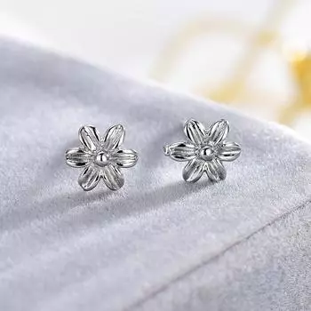 Серьги-гвоздики с цветами для женщин Mori Small Fresh and Happy Small Flower Ear Jewelry Girl Heart Fashion Niche Design Accessories