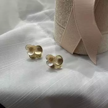 Серьги-гвоздики с цветком Темперамент Серьги-гвоздики в стиле французского ретро Высококачественный дизайн Изысканные трехмерные серьги-гвоздики