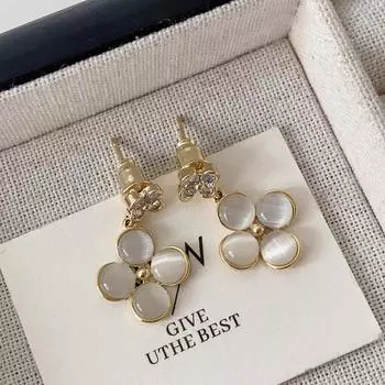 Серьги-гвоздики с цветком в виде четырехлистного клевера, супер-фея, свежий темперамент, модная атмосфера цвета опала, элитная