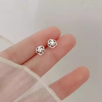 Серьги-гвоздики с цветком, женские летние модные простые серьги, нишевый дизайн, темперамент, маленькие серьги-цветы