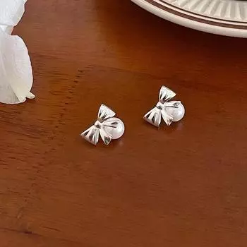 Серьги-гвоздики с имитацией жемчуга в виде банта, женские простые нишевые корейские версии маленьких сережек, осень
