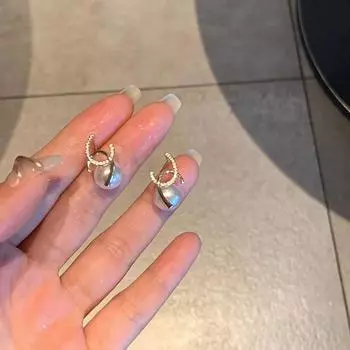 Серьги-гвоздики с имитацией жемчуга в виде буквы C, женские легкие роскошные серьги Niche Super Fairy Girl с микроинкрустацией циркония в стиле темперамент