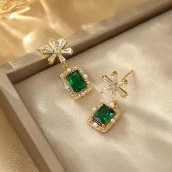 Серьги-гвоздики с изумрудным цветком, темперамент, мода, индивидуальность, нишевый дизайн, изысканные серьги из циркония 18K