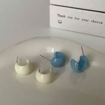 Серьги-гвоздики с капающим маслом в форме круга C. Женский нишевый дизайн. Ощущение свежести и сладости. Элегантность. Изысканность. Простые и универсальные серьги.