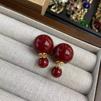 Серьги-гвоздики с красным ретро-жемчугом, серьги с новогодней атмосферой, нежные легкие роскошные серьги для женщин