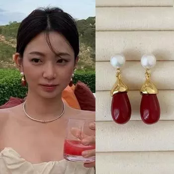 Серьги-гвоздики с красным жемчугом в форме капли воды от блогера. Женские преувеличения. Уникальная индивидуальность. Модные универсальные серьги.
