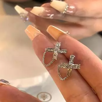 Серьги-гвоздики с крестиком, женственность, индивидуальность, микроцирконовые серьги-цепочки с буквами