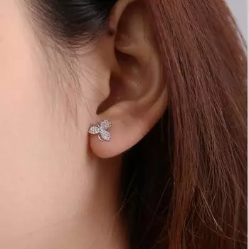 Серьги-гвоздики с микроукрашениями в виде полых цветов для женщин. Модные и изысканные серьги в стиле ниши. Высококачественные серьги.