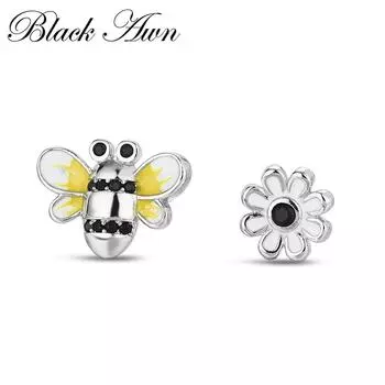 Серьги-гвоздики с милой пчелой и цветком в черно-белом дизайне с черным цирконием