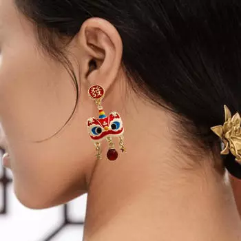 Серьги-гвоздики с подвесками в виде китайского года