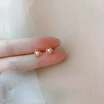 Серьги-гвоздики с треугольным жемчугом Temperament, простые весенние и летние серьги, серьги Niche Design для женщин золотой