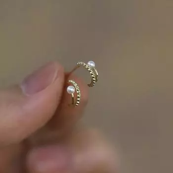 Серьги-гвоздики с жемчугом, простой дизайн, ретро-серьги в стиле темперамент, женские серьги Ins Niche Light Luxury золотой