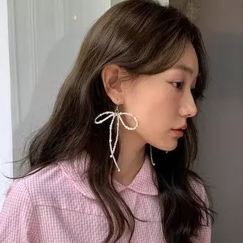 Серьги-гвоздики с жемчужным бантом ручной работы из бисера Женский дизайн Чувство преувеличенной индивидуальности Уникальная мода Темпераментные серьги Серьги