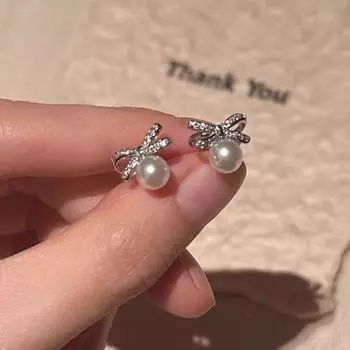 Серьги-гвоздики с жемчужным бантом женские легкие роскошные серьги нишевого дизайна серьги