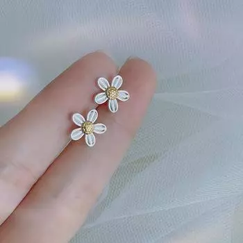 Серьги-гвоздики «Сакура» женские простые и маленькие серьги-цветы темперамент можно носить мини невидимые на работе