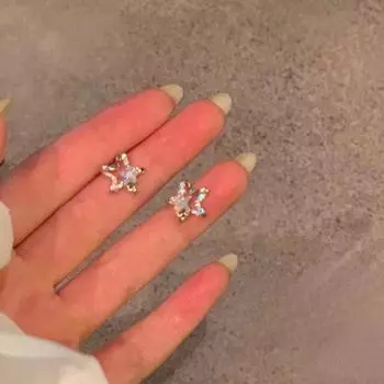 Серьги-гвоздики со звездами из циркония, женственность, нишевый дизайн, серьги в виде пятиконечной звезды, серьги.