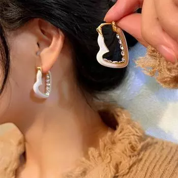 Серьги-гвоздики Tide Foreign Gas Niche Design Temperament Серьги с белой глазурью и бриллиантами Love для женщин